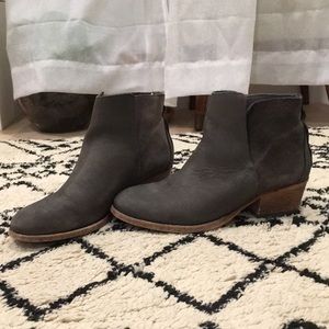 Leather and suede grey booties from Hudson